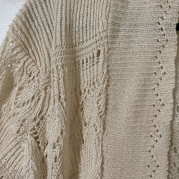 Sweater/ shrug - Picture 6 of 9